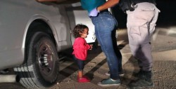 Foto de Niña llorando en la  frontera de México y EU, ganadora del World Press Photo