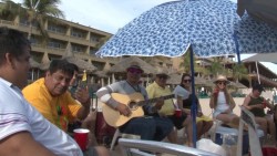 Se arma la fiesta en playas mazatlecas en jueves santo