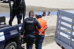 Detienen a dos en las playas de "El Tambor" por poner en riesgo a los visitante