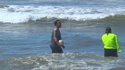 Se mantienen señalamientos en zona de riesgo en playa de Ponce