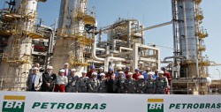 Petrobras sube el precio de la gasolina tras desencuentro con Bolsonaro
