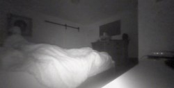 Hija comparte video sobre un "fantasma" en la habitación de su padre