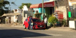 Reportan vehículo con impactos de bala en Villa Bonita