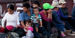 EU denuncia que migrantes forman familias falsas para cruzar la frontera