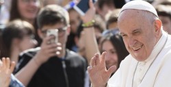 El papa dona 500 mil dólares para ayudar a los migrantes bloqueados en México