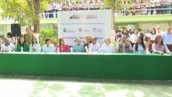 Entregan becas Benito Juárez a estudiantes de CONALEP