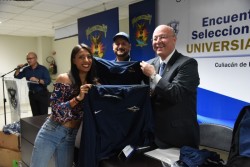 Abandera Rector de la UAS Juan Eulogio Guerra Liera a deportistas rumbo a Universiada