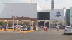 Impulsa iniciativa para eliminar el cobro de estacionamiento en plazas comerciales