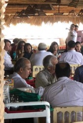 Calderón recorre Mazatlán, es invitado por médicos