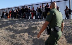 Arrestan a más de 600 migrantes centroamericanos en frontera de EU