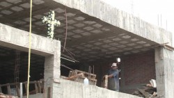 Sudando 'la gota gorda' albañiles celebran su día