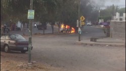 Mujer y su hija salvan la vida tras incendiarse la camioneta en la que viajaban