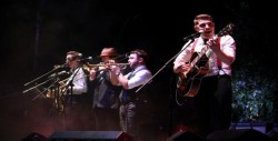 Con una noche retro, fascina Flash Mob Jazz en Culiacán