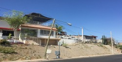 Poste quebrado por la Maquio Clouthier