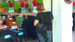 Aumenta compra de ropa y calzado previo al día de las madres