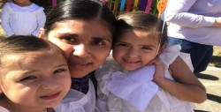 Elva comparte ser madre con su vocación médica