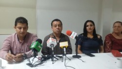 Viudas de policías de Ahome reciben respaldo de regidores