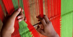 La historia de un joven mexicano que dejó de delinquir para enseñar a tejer