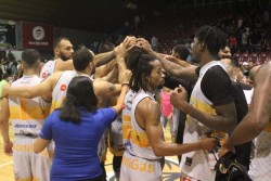 Caballeros gana el primero a Halcones 102-95 en basquetbol CIBACOPA