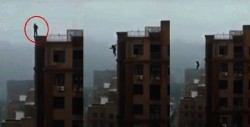 #Video Muere tras hacerse un selfie desde lo alto de un edificio