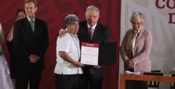 López Obrador celebra cancelación total de reforma educativa de Peña Nieto