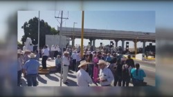 Productores toman las carreteras y la caseta de cobro de 4 caminos en Guasave