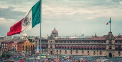 Rey de Jordania regaló  camionetas a Presidencia de México