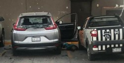 Asesinan a dos personas en estacionamiento de una farmacia en el Tres Ríos