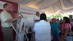 Incomodan al Químico abucheos en evento oficial, culpa a Pucheta y al PRI
