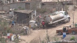 Llevan agua en pipa a comunidades con problemas de sequía