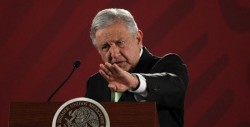 Aprobación de López Obrador baja al 70 % tras seis meses de mandato
