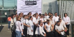 Se manifiestan trabajadores de confianza del ISSSTE