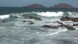 Cerradas Marinas de Mazatlán por intenso oleaje: Capitanía