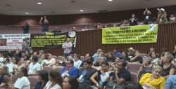 Maestros  suspenden sesión del congreso