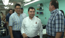 Autoridades realizan recorrido previo al inicio de programa de uniformes y útiles
