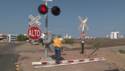 Sin plumas dos cruces ferroviarios en Mazatlán