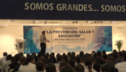 Cuén Ojeda ofrece conferencia magistral a cientos de alumnos de la UAS