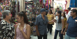 Se preparan comerciantes de artesanías para llegada de vacacionistas