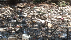 Incontables toneladas de basura alberga canal de colonia Azteca y Loma Atravesada