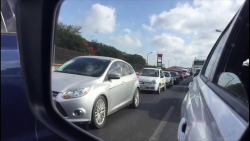 Accidente provoca largas filas de vehículos en el libramiento Colosio
