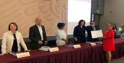 Alejandra Vellatti  recibió el reconocimiento del componente número tres de Gestión Operativa