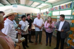 Donan libros al  Centro Penitenciario de Aguaruto