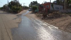 Fuga de agua potable, desagrada a vecinos de colonias que sufren de su desabasto