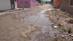 'Brotan' fugas de agua alrededor de obra recién inaugurada