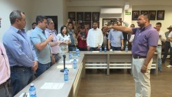 Toman protesta a nuevo director de COMUN