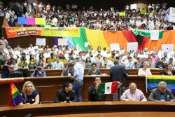 Toman "distancia" diputados de MORENA que votaron en contra de matrimonio igualitario