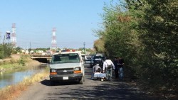Encuentran a persona sin vida a orilla de canal