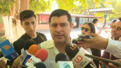 Acusa Chapman riesgo para sus funcionarios