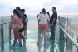 Solo el mirador de cristal tiene horario de acceso: PC