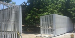 Colocan barandal en el CCC, temen inundaciones